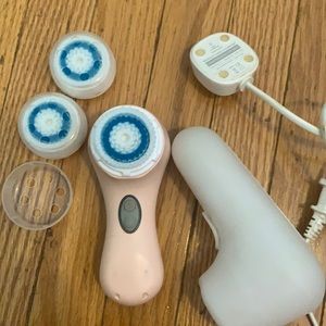 Clarisonic Mia 2 w/ 3 new brush heads